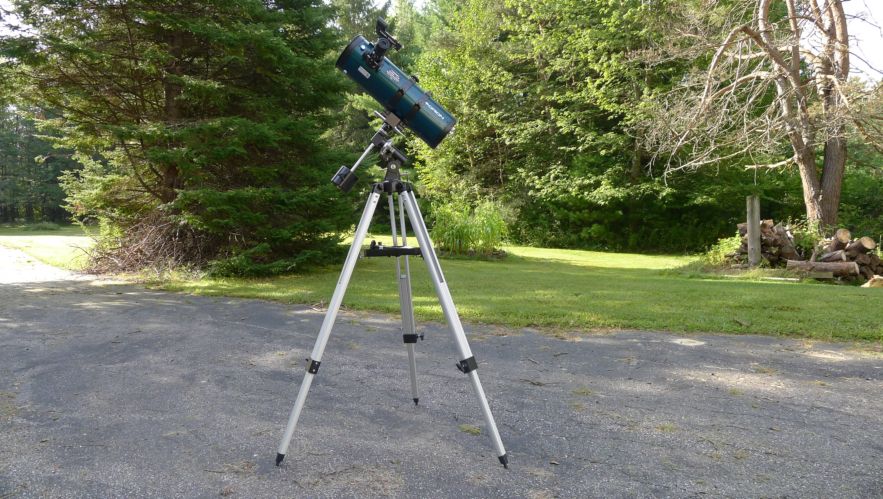 Orion StarBlast 4.5 EQ Reflector Telescope